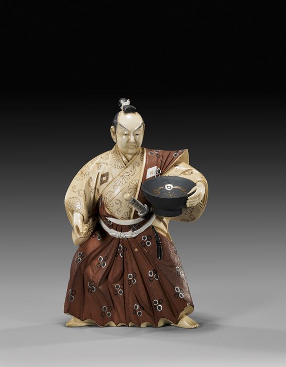JAPANESE IVORY OKIMONO: Standing Warrior: 日本象牙武士擺件 JAPANESE IVORY OKIMONO: Standing Warrior Finely carved and lacquered, Japanese ivory okimono: of a warrior standing in an assertive sta