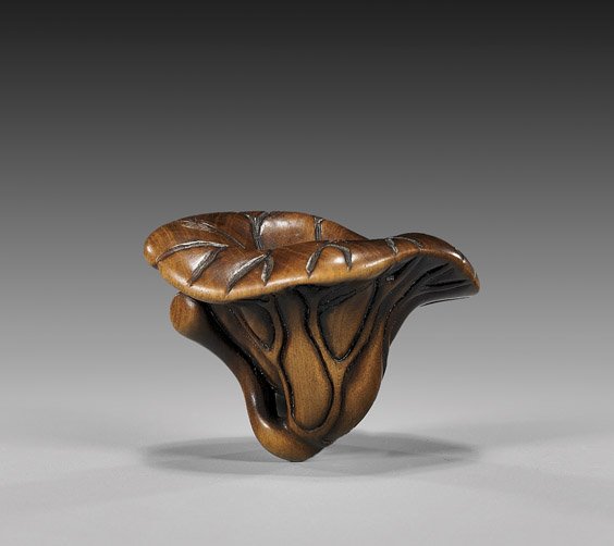 ANTIQUE WOOD NETSUKE: Lotus: 木製根付 ANTIQUE WOOD NETSUKE: Lotus Antique carved wood netsuke; of a lotus pod, showing fine patina, 19th Century, unsigned