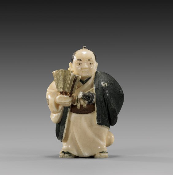 POLYCHROMED IVORY NETSUKE: Nobleman: 象牙根付 POLYCHROMED IVORY NETSUKE: Nobleman Carved and polychromed ivory netsuke; of a nobleman with sword and fan, a gourd behind his back; signed Hozan Fujida