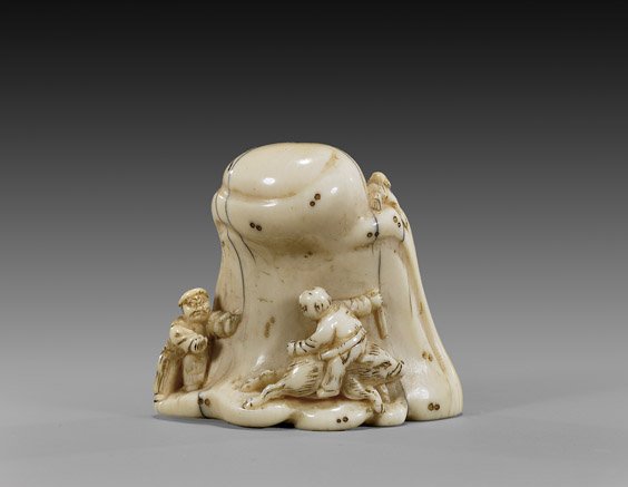 ANTIQUE IVORY NETSUKE: Figure & Rock: 象牙根付 ANTIQUE IVORY NETSUKE: Figures & Rock Very unusual and antique, carved ivory netsuke; of figures near a huge rock: one riding on a boar, with a monkey climbing up the 