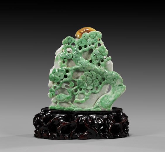 LARGE CARVED JADEITE SNUFF BOTTLE: 翡翠雕松鶴鼻煙壺 LARGE CARVED JADEITE SNUFF BOTTLE Large carved jadeite snuff bottle: the front with openwork design of crane and pine in relief, picked