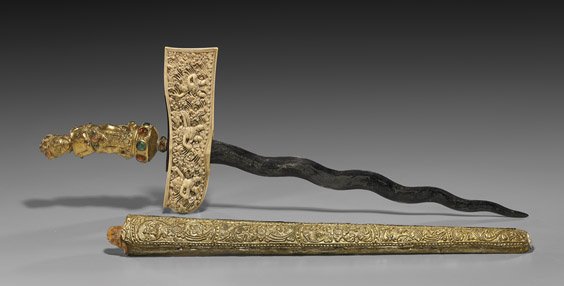 ANTIQUE INDONESIAN (KRIS) SWORD: 印度尼西亞短刀 ANTIQUE INDONESIAN (KRIS) SWORD Antique Indonesian (probably Balinese) kris; with elaborately carved ivory guard depicting deities amid waves: 