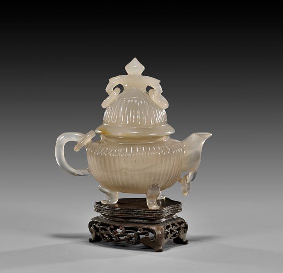 ANTIQUE CHALCEDONY MINIATURE TEAPOT: 玉髓雕活環三足壺 ANTIQUE CHALCEDONY MINIATURE TEAPOTAntique Chinese carved chalcedony agate miniature tripod teapot of nearly transparent coloration; of