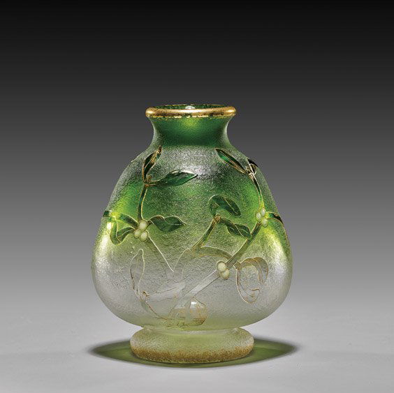 SMALL DAUM NANCY ART GLASS VASE: 玻璃枝果紋小瓶 SMALL DAUM NANCY ART GLASS VASESmall cut and gilt art glass cabinet vase by Daum Nancy; of gradated green to clear coloration with sprays of be