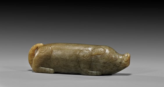 HAN DYNASTY CARVED JADE BOAR: 漢 古玉雕熊 HAN DYNASTY CARVED JADE BOAR Chinese Han Dynasty archaic jade; of a recumbent boar with finely incised detailing; the stone of attractive mottled coloration; 