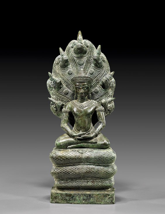 FINE SOUTHEAST ASIAN BRONZE BUDDHA: 南亞青銅佛像 FINE SOUTHEAST ASIAN BRONZE BUDDHA Fine Southeast Asian three-section bronze figure; of the Naga Buddha Muccalinda, seated in lotus position with hands