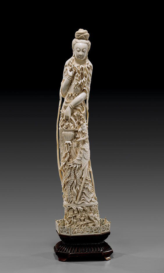 ANTIQUE CHINESE CARVED IVORY GUANYIN