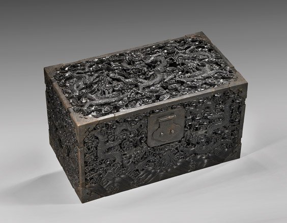 LARGE CHINESE CARVED ZITAN WOOD CHEST: 紫檀雕雲龍紋儲物箱 LARGE CHINESE ZITAN WOOD CHEST Large and very elaborately carved, heavy Chinese Zitan wood chest; of rectangular form, with des