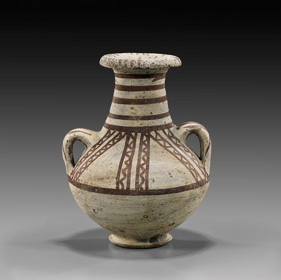 ANCIENT LATE BRONZE AGE POTTERY AMPHORA: 古陶双耳罐 LATE BRONZE AGE POTTERY AMPHORALate Bronze Age ancient pottery amphora; of bottle form with two handles at the shoulder and with flared rim, boldly painted wit