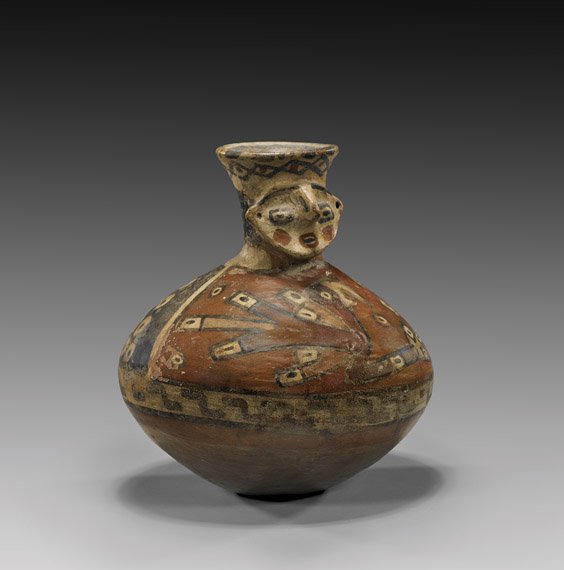 PRE-COLUMBIAN POTTERY VESSEL: 前哥倫布人面紋瓶 PRE-COLUMBIAN POTTERY VESSEL Pre-Columbian pottery vessel; of globular form, with elaborately painted design of a bird to the front, wi