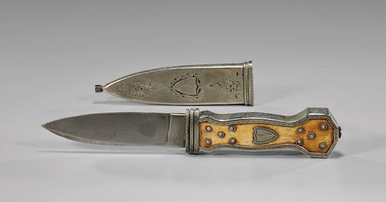 RARE ANTIQUE KNIFE BY MICHAEL PRICE: 古董短刀 RARE ANTIQUE KNIFE BY MICHAEL PRICERare and antique, Old West Michael Price San Francisco 'gamblers push dagger'; with a two-piece ivory handle, framed in steel decora