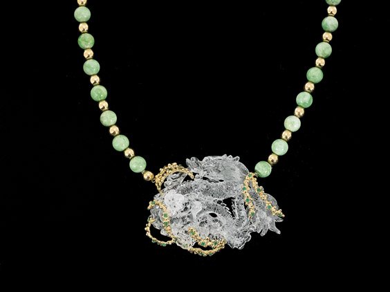 JADEITE BEAD NECKLACE & AQUAMARINE PENDANT: 翡翠及龍形海藍石項鍊 GREEN JADEITE BEADS & AQUAMARINE PENDANT Unusual necklace of old mottled apple green jadeite and yellow gold beads; wit