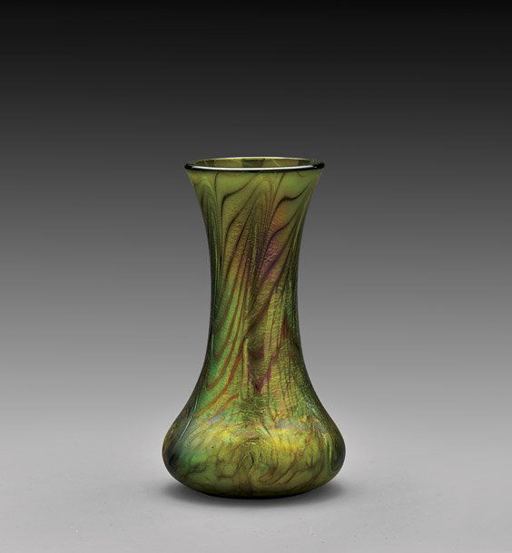 TWO ART GLASS VASES: Muller Fres & Loetz: 藝術玻璃瓶 兩件 TWO ART GLASS VASES: Muller Fres & LoetzTwo art glass cabinet vases: unusual bright orange bottle vase, signed Muller Fres; together with feat