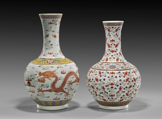 TWO CHINESE PORCELAIN BOTTLE VASES: 各異粉彩賞瓶 兩件 TWO CHINESE PORCELAIN BOTTLE VASES Two Chinese enameled porcelain bottle-form vases: larger with bats and dragons, in Jiajing-style, s