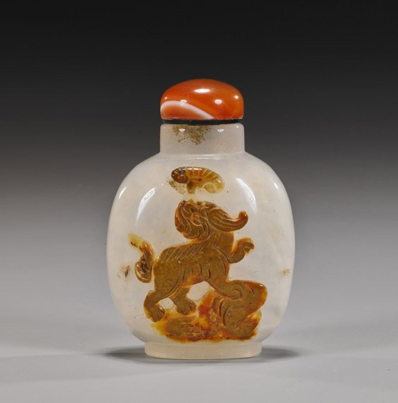 Chinese Cameo Carved Agate Snuff Bottle