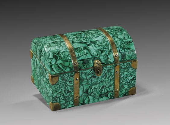 MALACHITE APPLIQUE JEWELRY CHEST: MALACHITE APPLIQUÉ JEWELRY CHEST Charming vintage malachite appliqué jewelry chest; the rectangular form with domed cover, with brass corner and strap; the interior lined in fabric cushioning; L: 9"