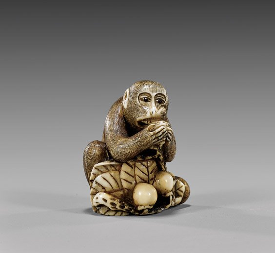 ANTIQUE IVORY NETSUKE: Monkey & Fruit: ANTIQUE IVORY NETSUKE: Monkey & Fruit Finely detailed, antique carved ivory netsuke; of a monkey eating a persimmon with more fruit in front of him, inlaid eyes, unsigned; late 19th Century 象&#