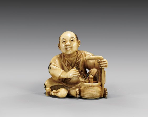 ANTIQUE INLAID IVORY NETSUKE: Figure Smoking: 象牙根付 ANTIQUE INLAID IVORY NETSUKE: Figure Smoking Antique ivory netsuke; of a seated figure smoking a pipe, with a vessel in front of him; his robe with Shibayama-type inla