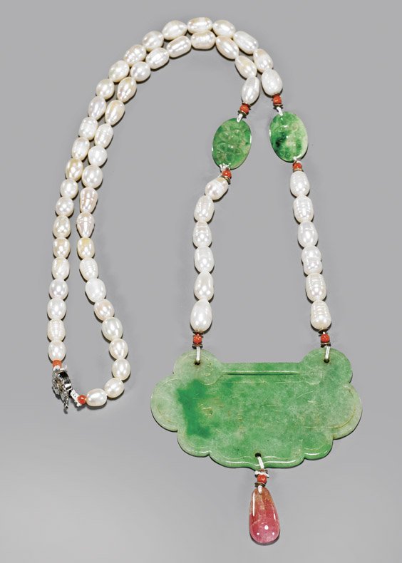 CHINESE PEARL & GREEN JADEITE NECKLACE: 翡翠珍珠項鏈 CHINESE PEARL & GREEN JADEITE NECKLACE Chinese freshwater pearl and jadeite necklace: the ovoid pearls of somewhat baroque form, with two antique oval 