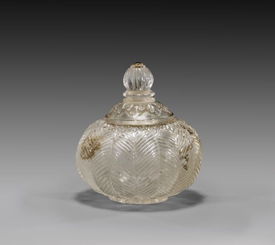 CARVED ROCK CRYSTAL PERFUME BOTTLE: 水晶香氛瓶 CARVED ROCK CRYSTAL PERFUME BOTTLECarved sectional rock crystal quartz perfume bottle; of bulbous lobed form and with foliate patterning, the threaded stopper
