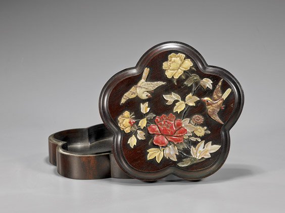 CHINESE INLAID HARDWOOD PETALED BOX: 木嵌寶石花形蓋盒 CHINESE INLAID HARDWOOD PETALED BOX Chinese hardwood box; of five-petaled form, the cover with inlaid design of birds and flowers in so