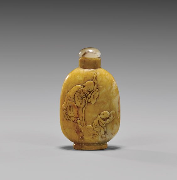 ANTIQUE SOAPSTONE SNUFF BOTTLE (1 of 2)