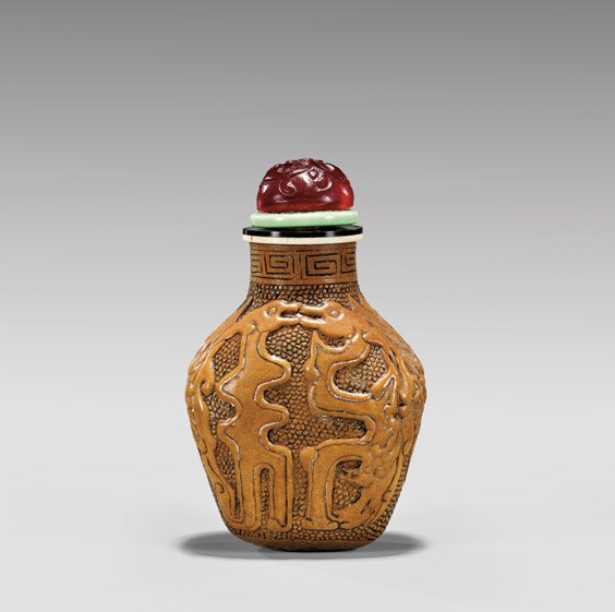 MOULDED GOURD SNUFF BOTTLE (1 of 3)