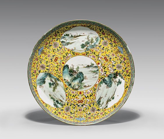 FAMILLE ROSE PORCELAIN DISH (1 of 3)