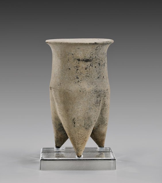 NEOLITHIC POTTERY TRIPOD VESSEL (1 of 2)