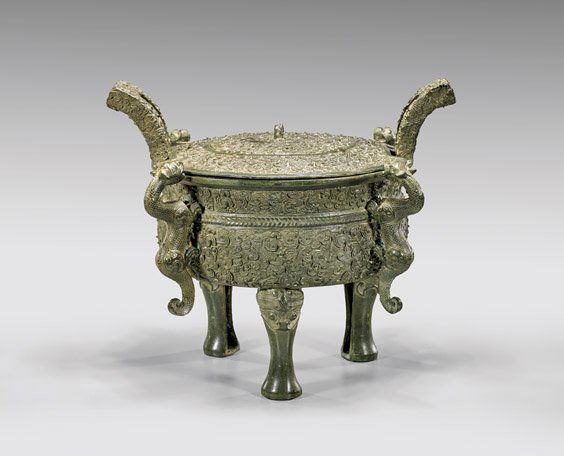 CHINESE BRONZE DING VESSEL (1 of 2)