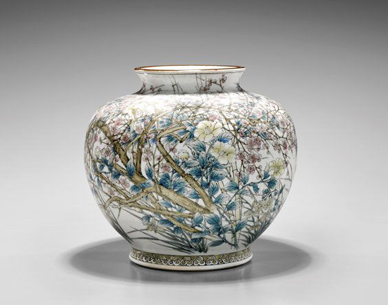 LARGE JAPANESE PORCELAIN JAR (1 of 4)