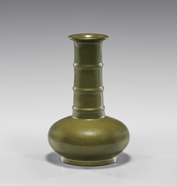 QIANLONG-STYLE TEA-DUST GLAZED VASE (1 of 3)