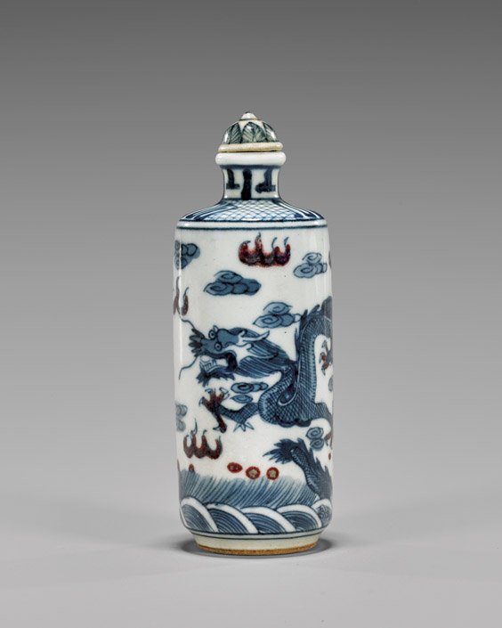 ANTIQUE UNDERGLAZE BLUE & RED SNUFF BOTTLE (1 of 3)