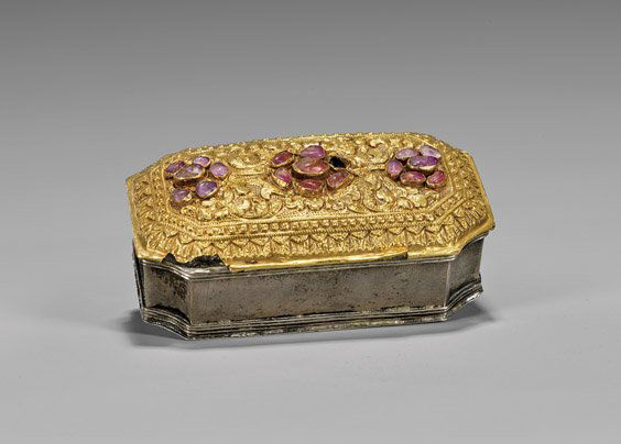 ANTIQUE SOUTHEAST ASIAN SILVER BOX (1 of 2)