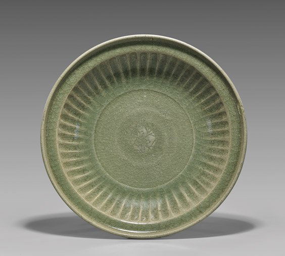 LARGE MING DYNASTY CELADON DISH (1 of 2)