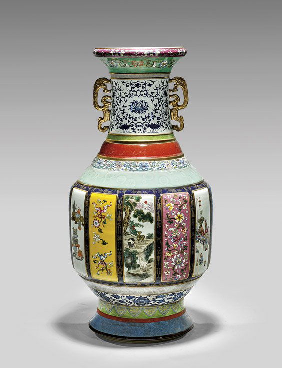MASSIVE QIANLONGSTYLE PORCELAIN VASE