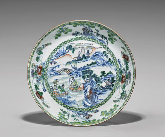 YONGZHENG PERIOD PORCELAIN CHARGER (1 of 2)