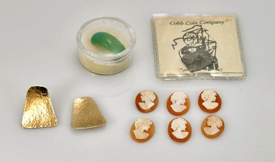 Jewelry Group: Cameos, Hardstone Cabochon, Gold (1 of 1)
