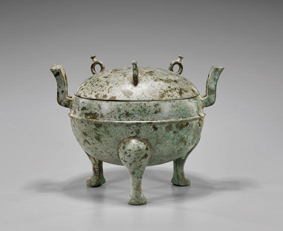Archaistic Chinese Bronze Covered Ding (1 of 2)