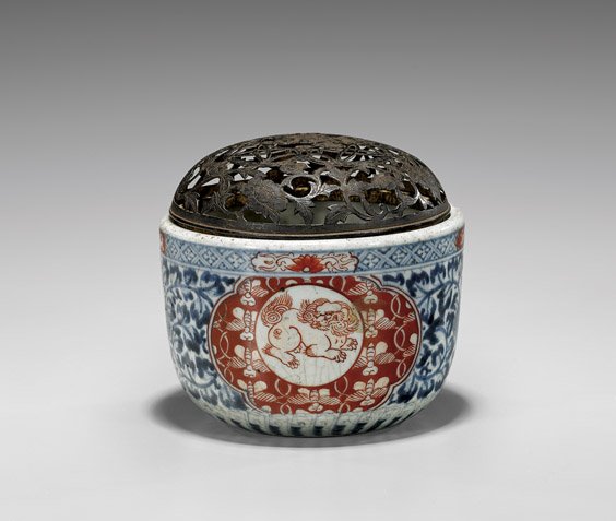 MING IMARI-STYLE PORCELAIN CENSER: MING IMARI-STYLE PORCELAIN CENSER Chinese Ming Dynasty, Imari-style, blue and white porcelain censer; of cylindrical form, with design of two coral red and gilt enameled lion medallions on a bee-motif