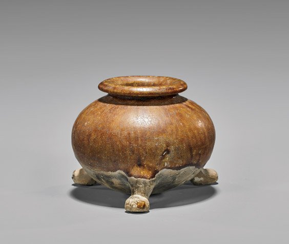 TANG DYNASTY GLAZED TRIPOD VESSEL (1 of 2)