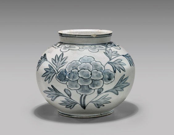 ANTIQUE KOREAN BLUE & WHITE JAR (1 of 3)
