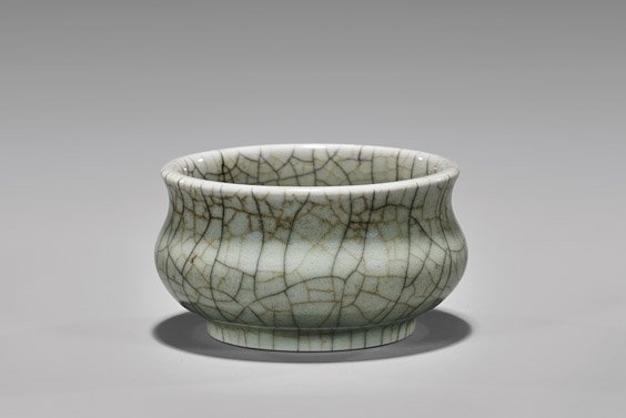 SONG DYNASTY GE-WARE PORCELAIN CENSER (1 of 3)