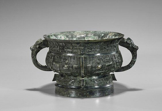 Shang-Style Bronze Gui Vessel (1 of 2)