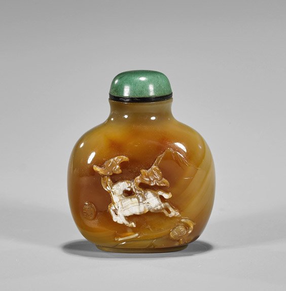 Finely Hollowed Cameo Agate Snuff Bottle (1 of 2)