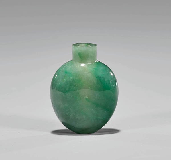 ANTIQUE JADEITE SNUFF BOTTLE (1 of 2)