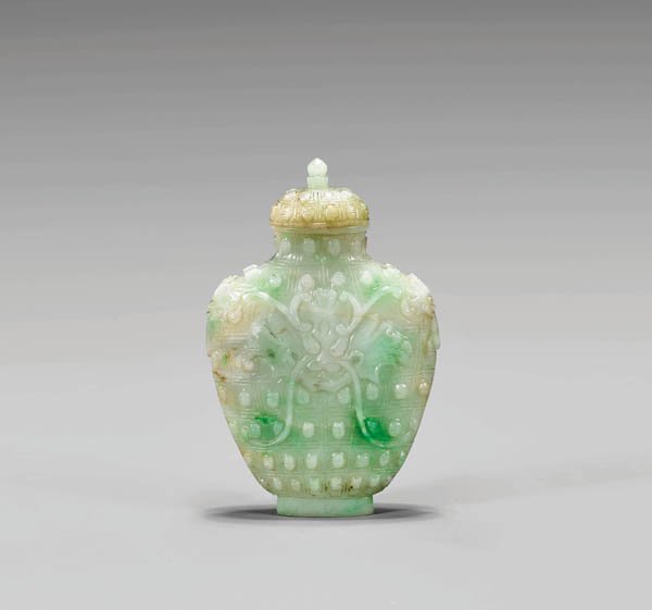 ANTIQUE CARVED JADEITE SNUFF BOTTLE (1 of 2)