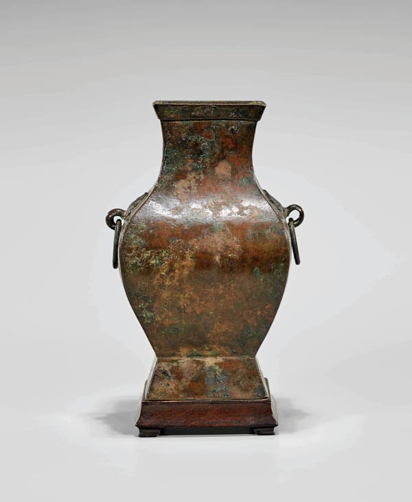 ANTIQUE CHINESE BRONZE VASE (1 of 2)