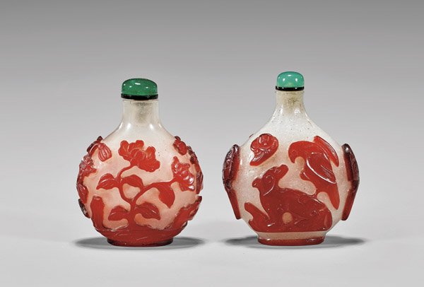 TWO ANTIQUE RED OVERLAY GLASS SNUFF BOTTLES (1 of 2)