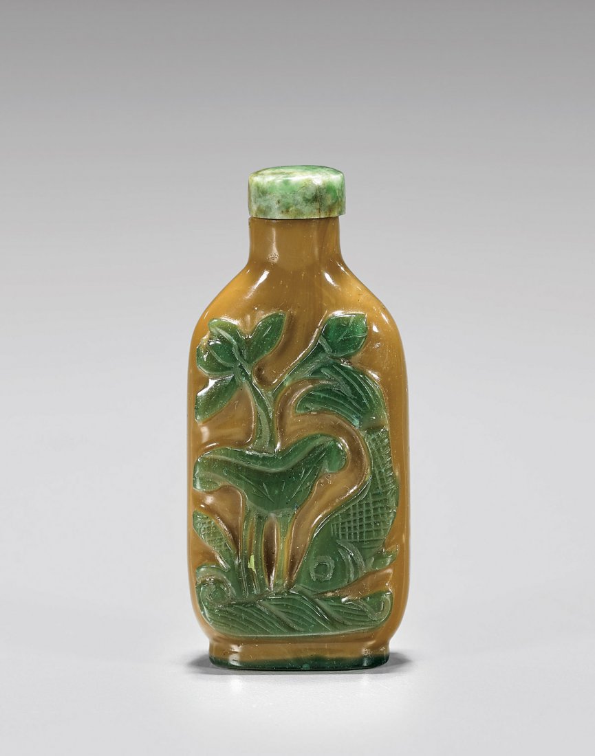 ANTIQUE OVERLAY GLASS SNUFF BOTTLE (1 of 2)